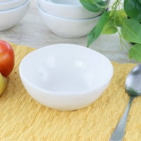 Na našem stolu su samo bijele porculanske zdjele za žitarice s organskom teksturom