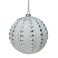 Izlizana bijela kugla sa srebrnim kosim perlicama božićni ukras 4